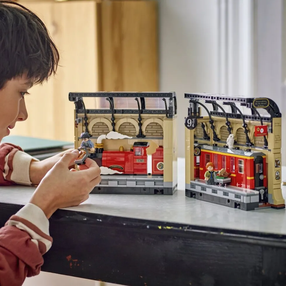 LEGO Harry Potter 76450 Boekensteun de Zweinstein Express