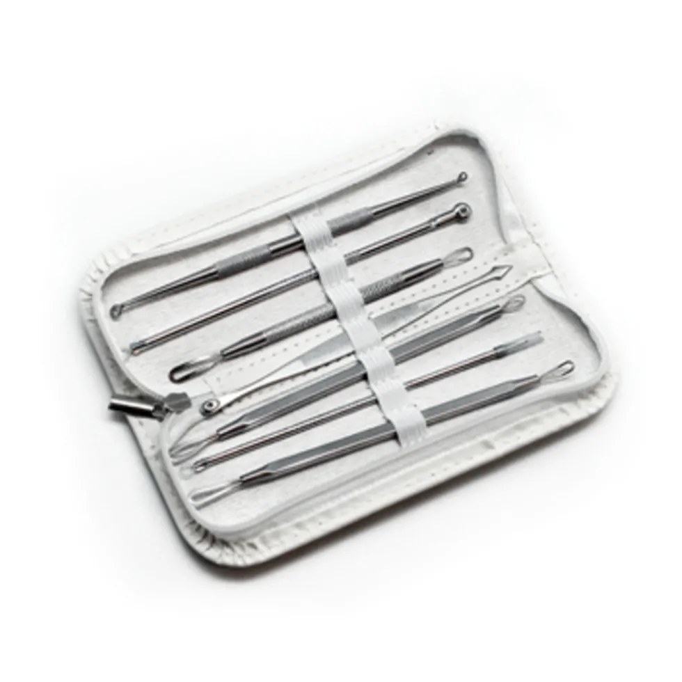 UNIQ Comedonen Toolkit – 7‑delige Hudormverwijderaar Set in Wit Etuí